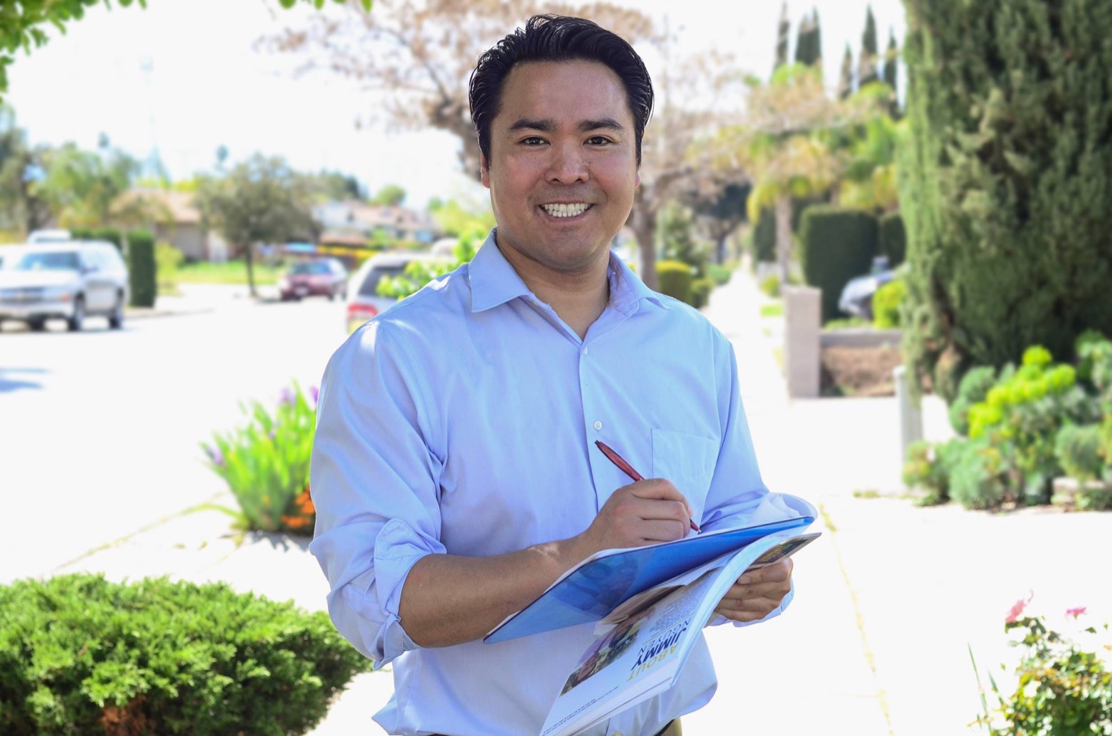 Jimmy Nguyen working with clients in Las Vegas